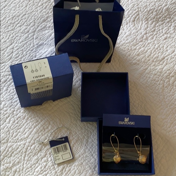 Swarovski Jewelry - SWAROVSKI Gold/Citrine crystal dangle earrings